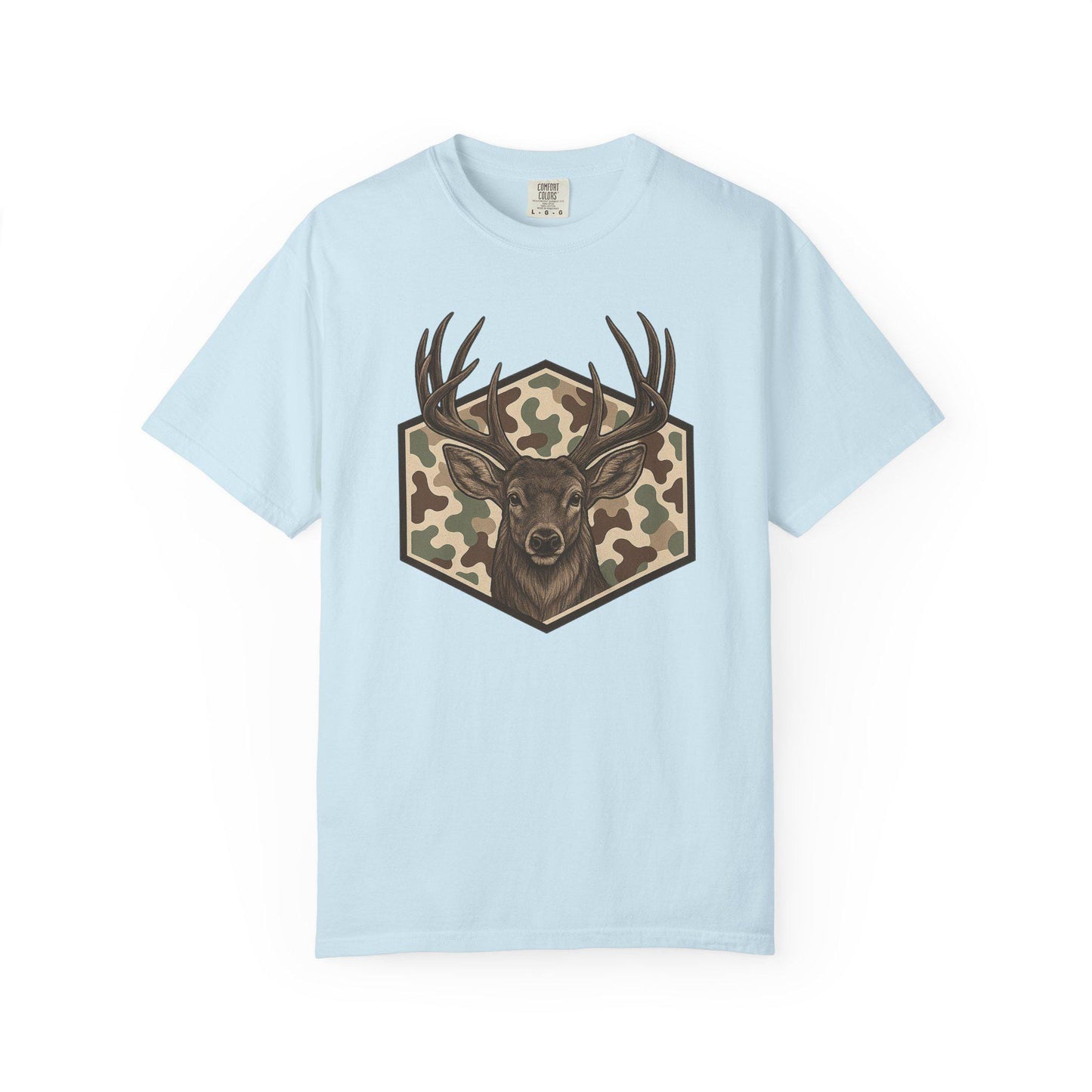 Buck Deer Head with Camo Shield TShirt Retro Vintage  Hunting Outdoors Tshirt