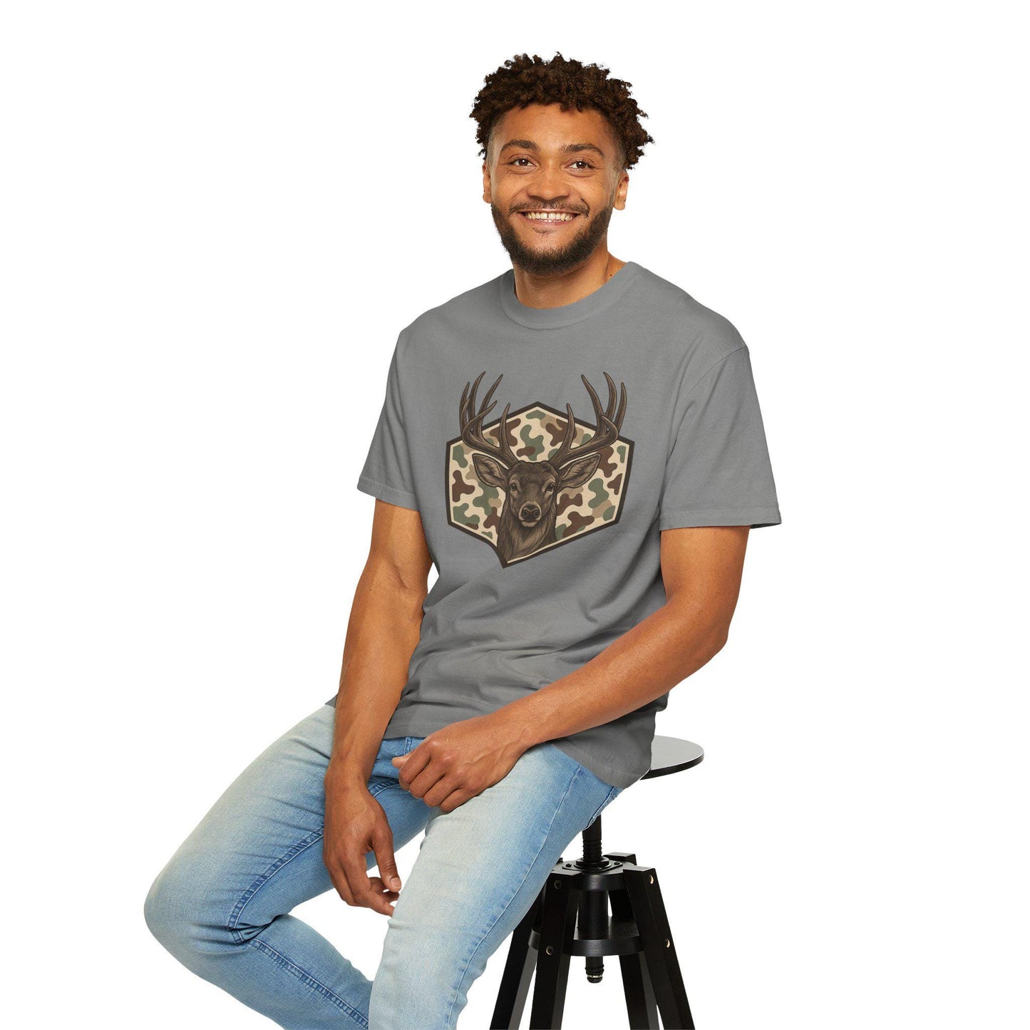 Buck Deer Head with Camo Shield TShirt Retro Vintage  Hunting Outdoors Tshirt