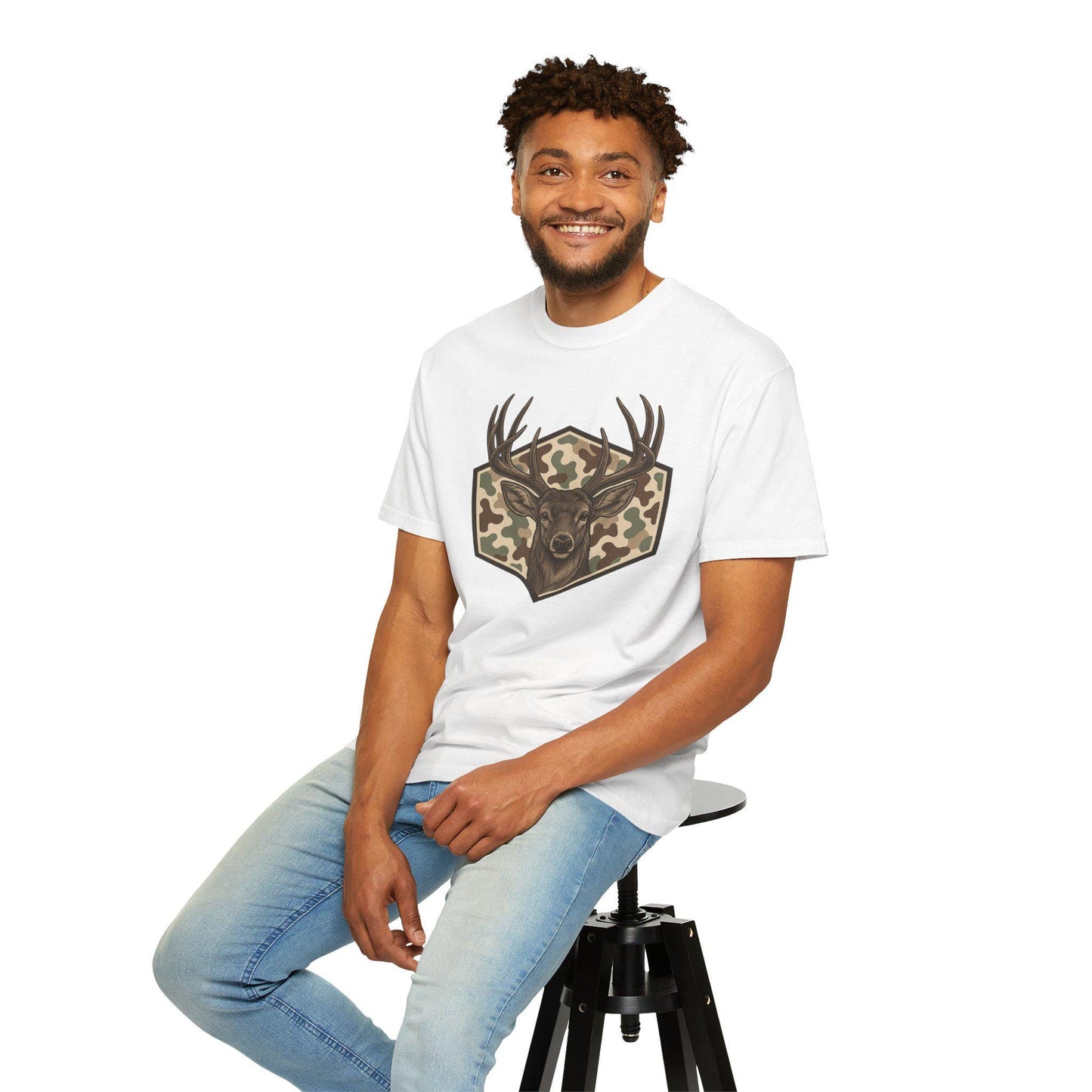 Buck Deer Head with Camo Shield TShirt Retro Vintage  Hunting Outdoors Tshirt