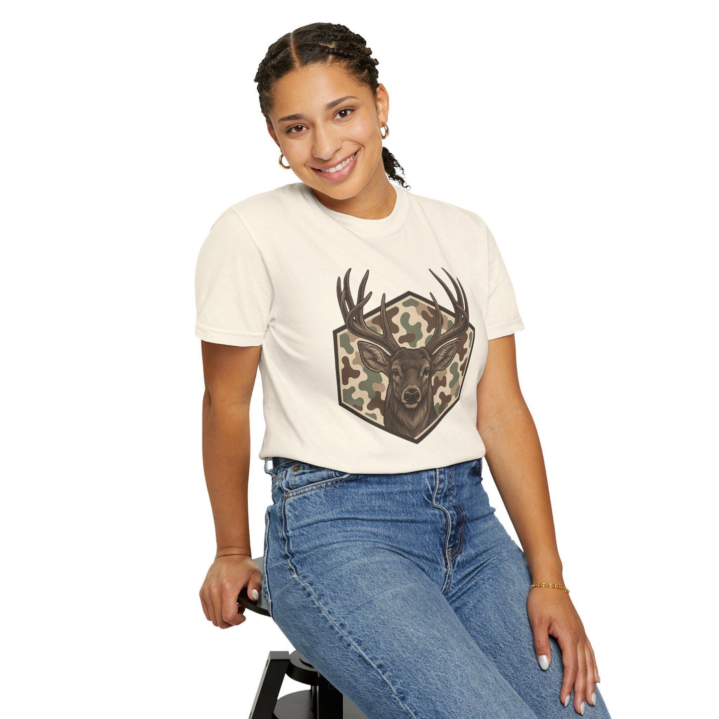 Buck Deer Head with Camo Shield TShirt Retro Vintage  Hunting Outdoors Tshirt