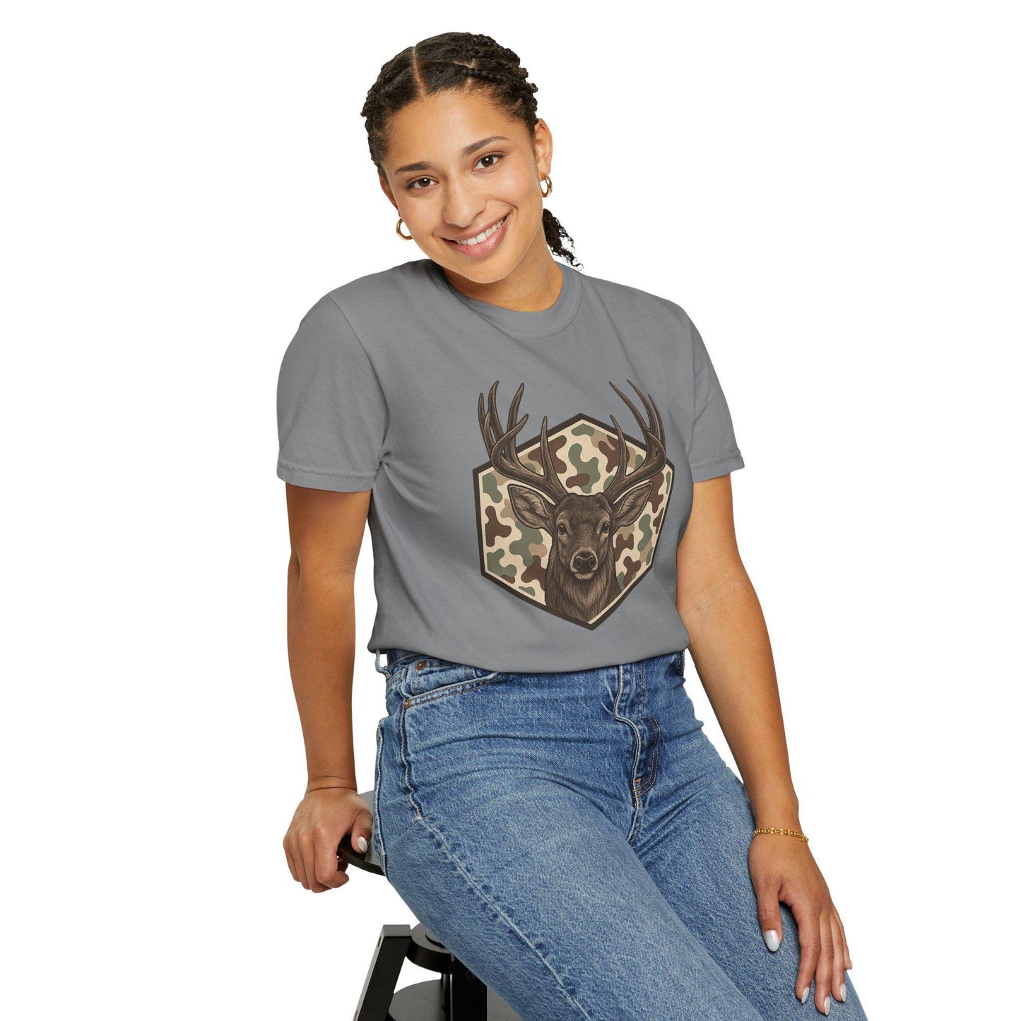 Buck Deer Head with Camo Shield TShirt Retro Vintage  Hunting Outdoors Tshirt