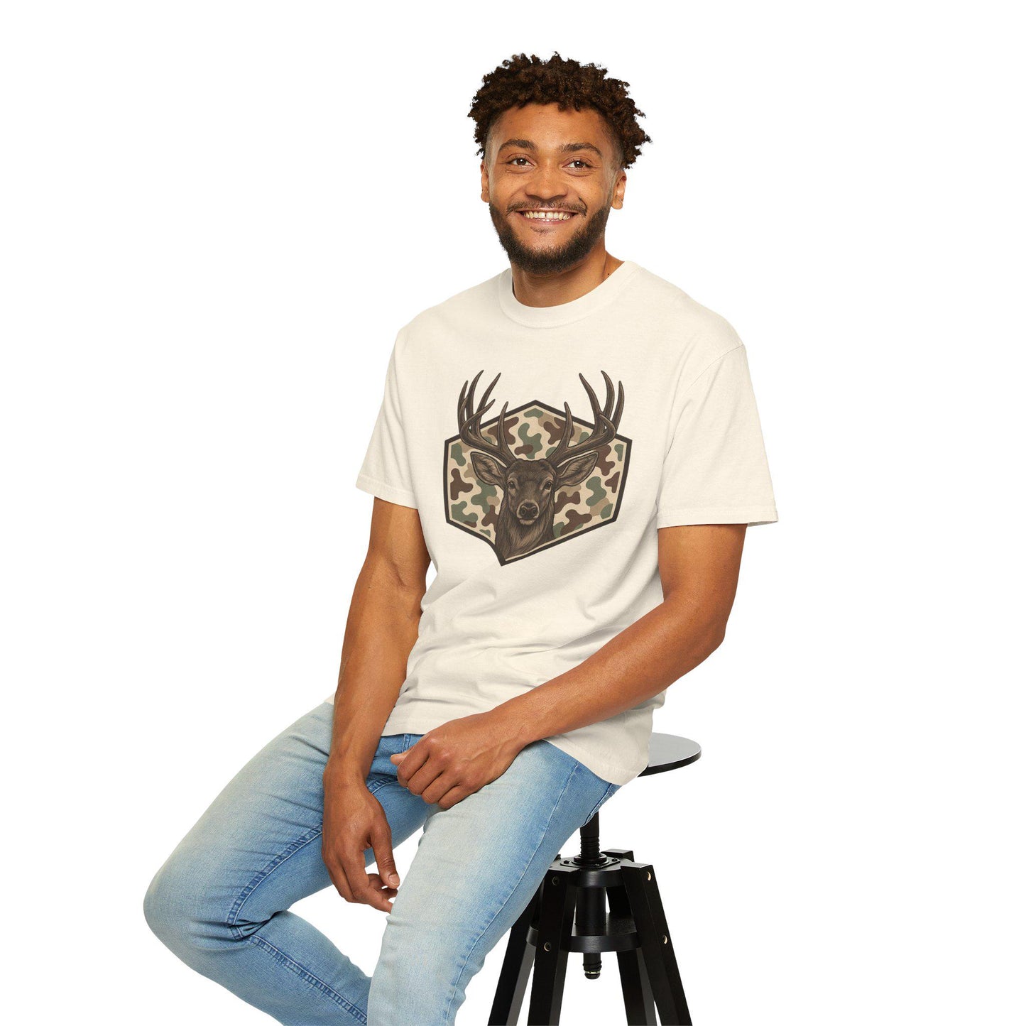 Buck Deer Head with Camo Shield TShirt Retro Vintage  Hunting Outdoors Tshirt